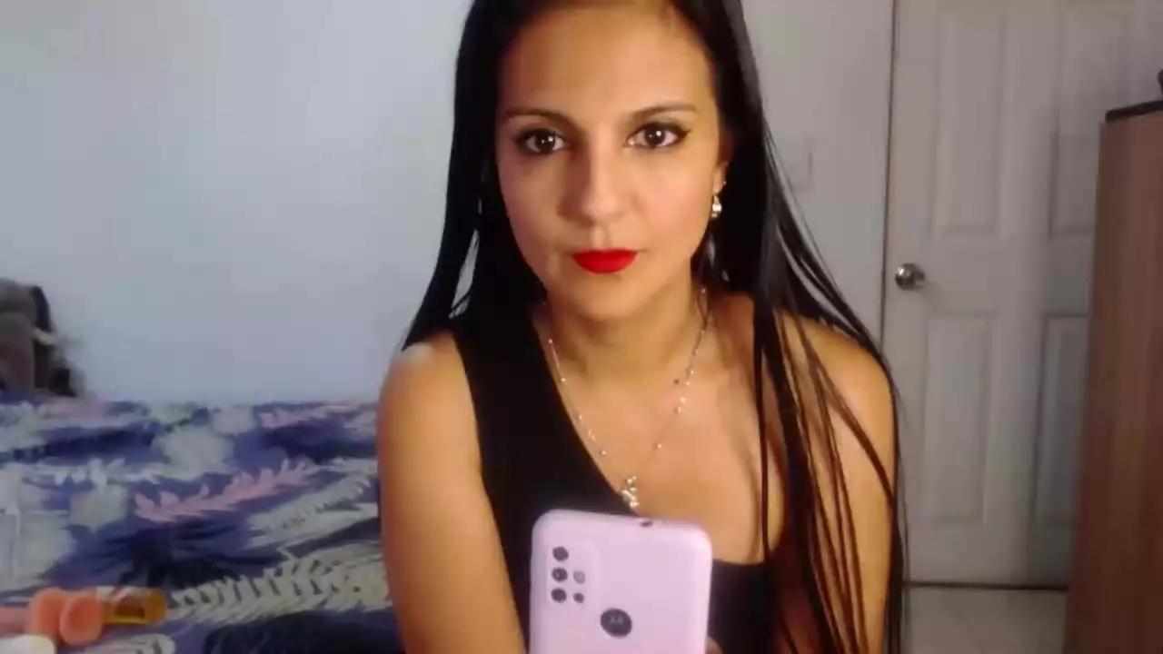 Freechat Basma_Hernandez on Streamray