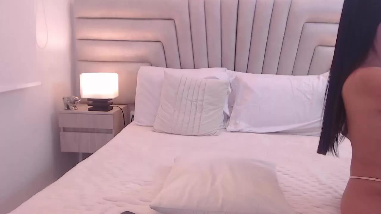 Offline BellaAnderson on Streamray