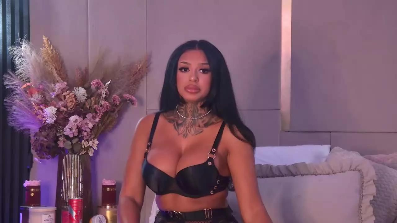 Offline CherrieMadison on Streamray