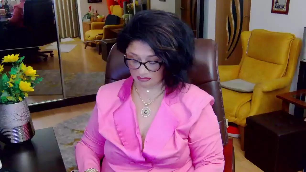 Offline ClassybutNaughty on Streamray