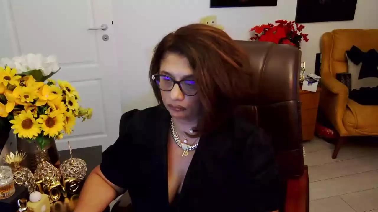 Offline ClassybutNaughty on Streamray