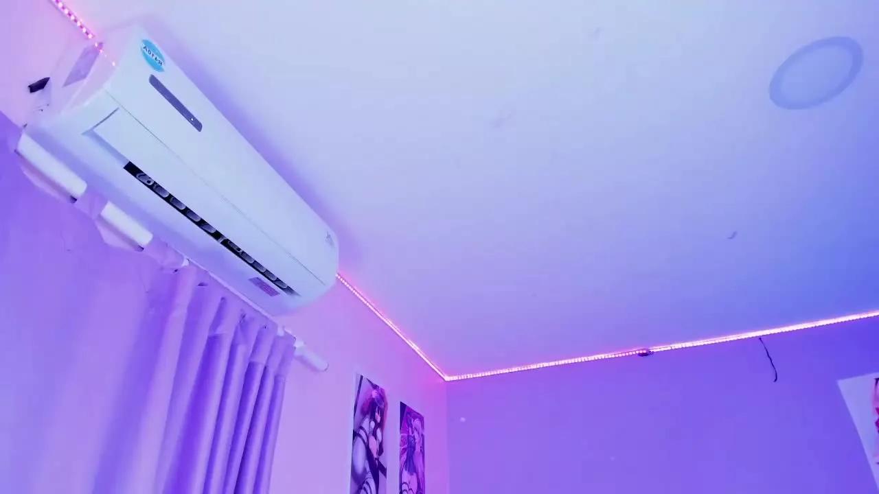 Offline CloeCooperr on Streamray