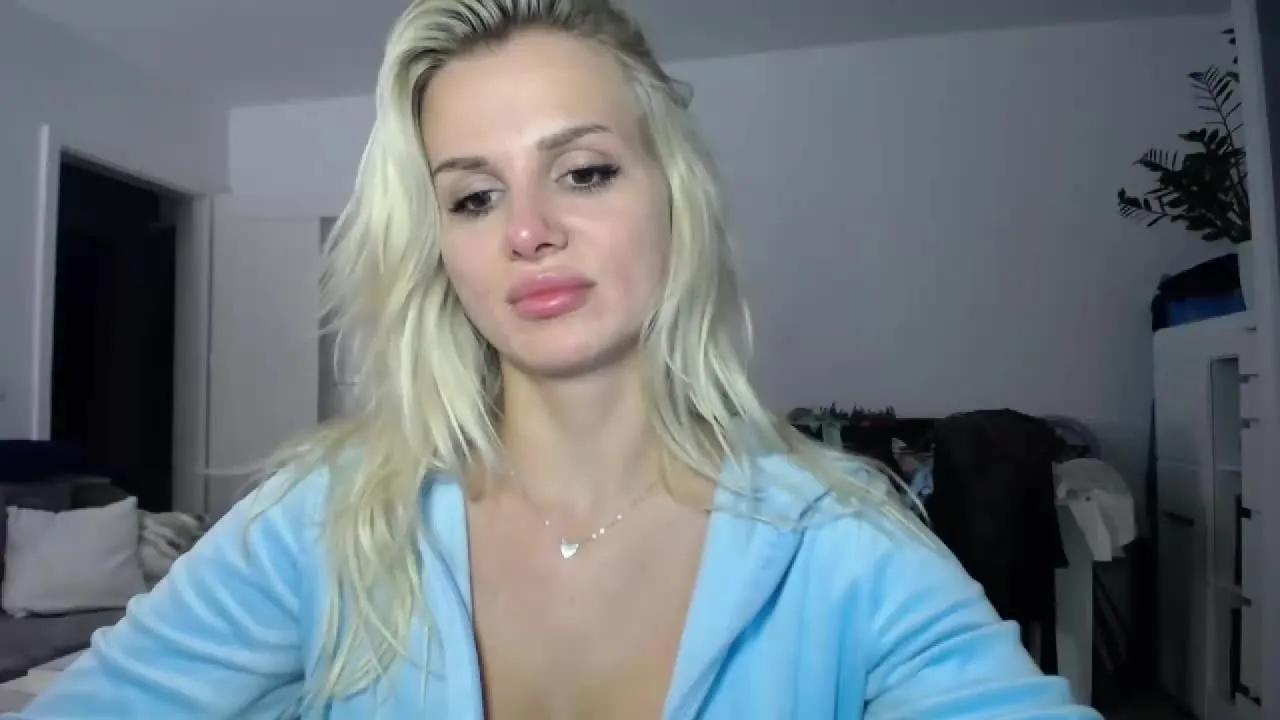 Offline CorneliaDoll on Streamray