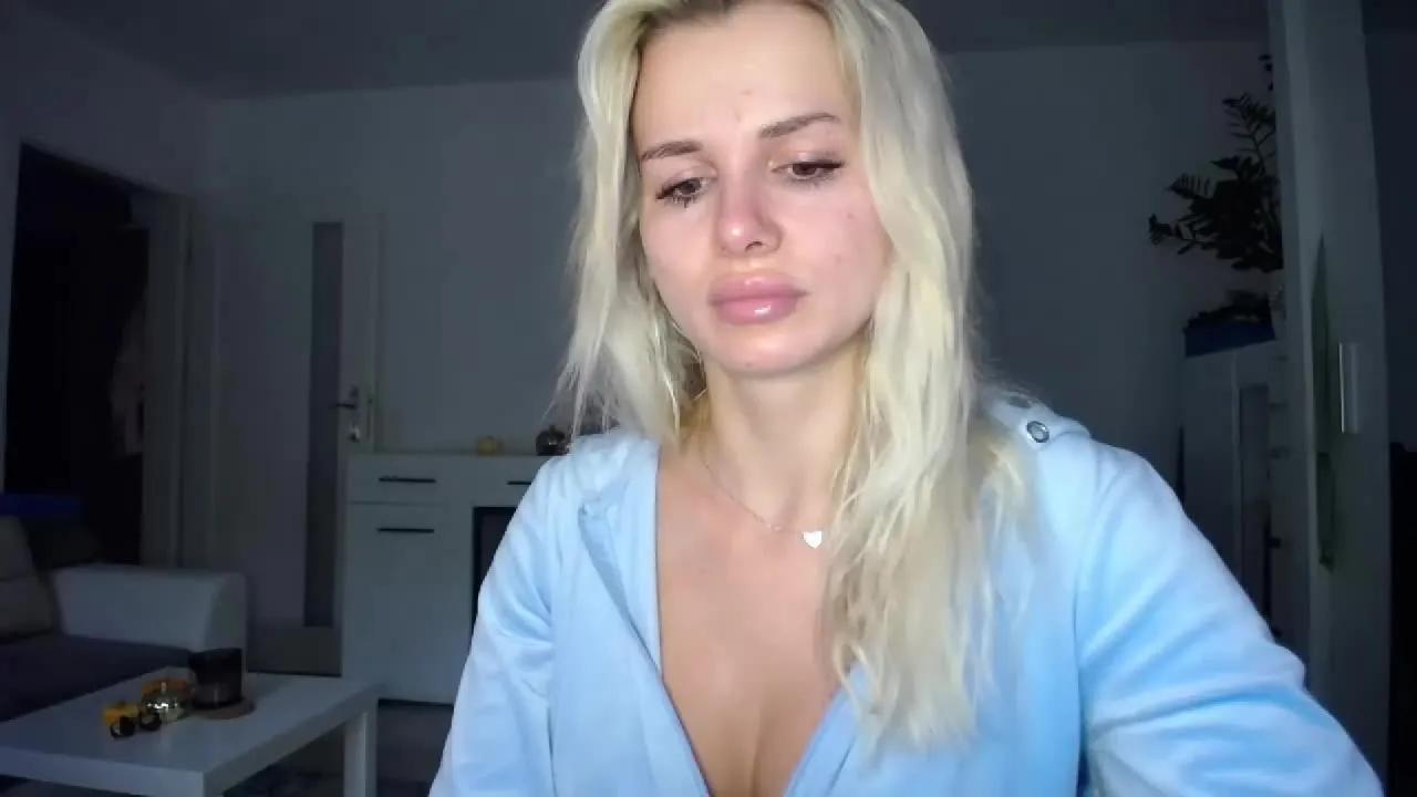 Offline CorneliaDoll on Streamray