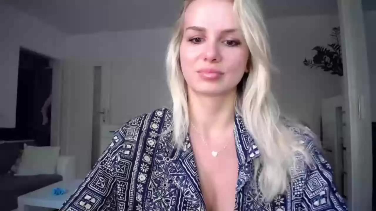 Offline CorneliaDoll on Streamray