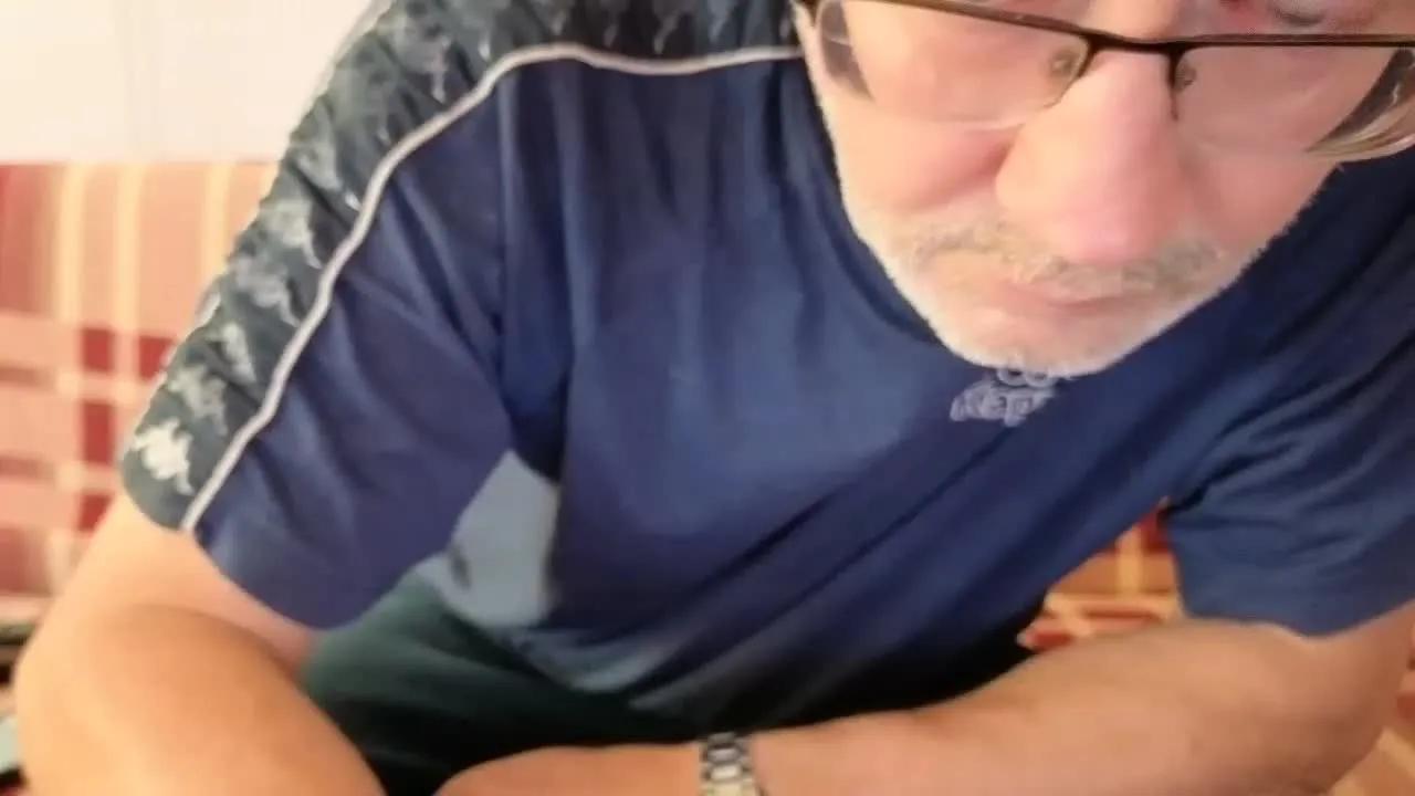 Offline cumloverboyxxx69 on Streamray