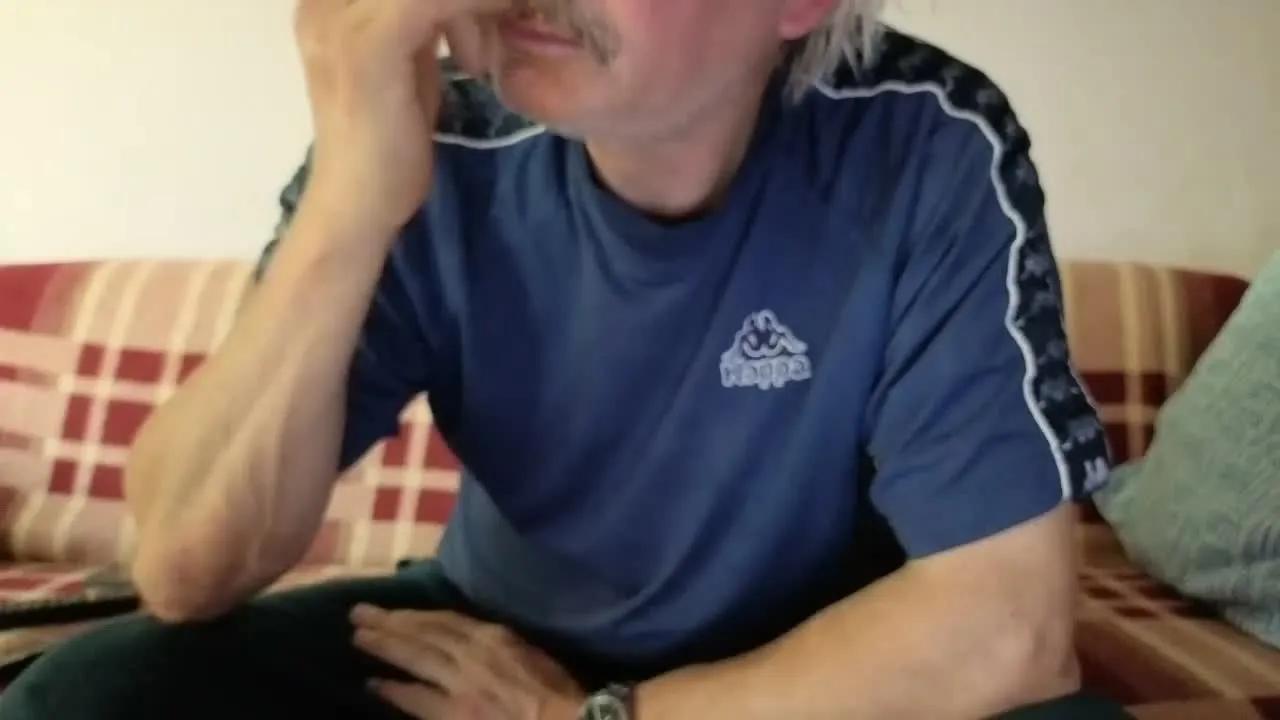 Offline cumloverboyxxx69 on Streamray