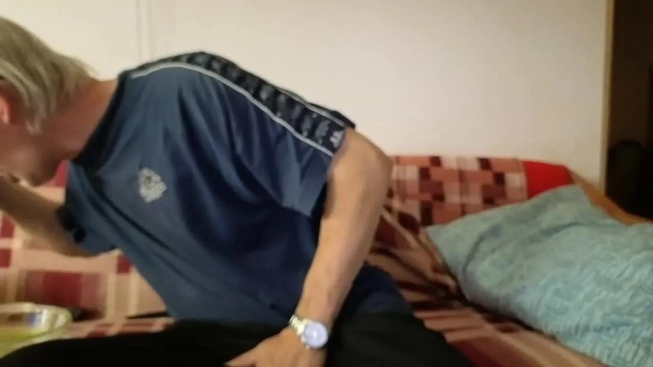 Offline cumloverboyxxx69 on Streamray