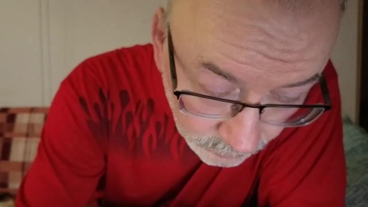 Offline cumloverboyxxx69 on Streamray