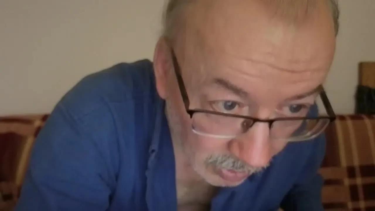 Offline cumloverboyxxx69 on Streamray