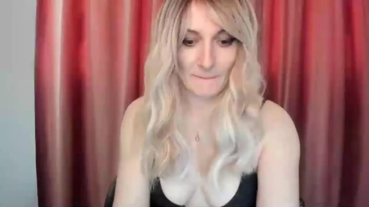 Freechat DianaLilouTS on Streamray