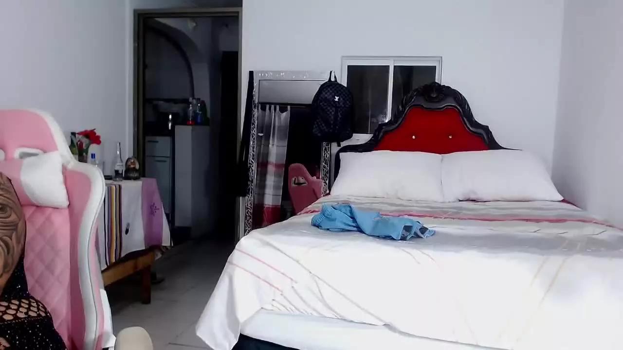 Offline dominant_cockTS on Streamray