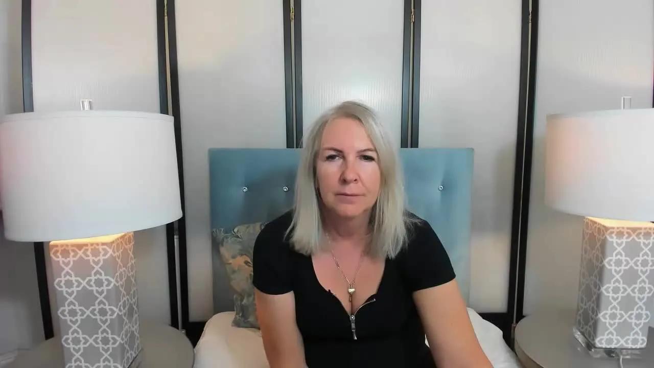 Offline EricaWOMAN on Streamray