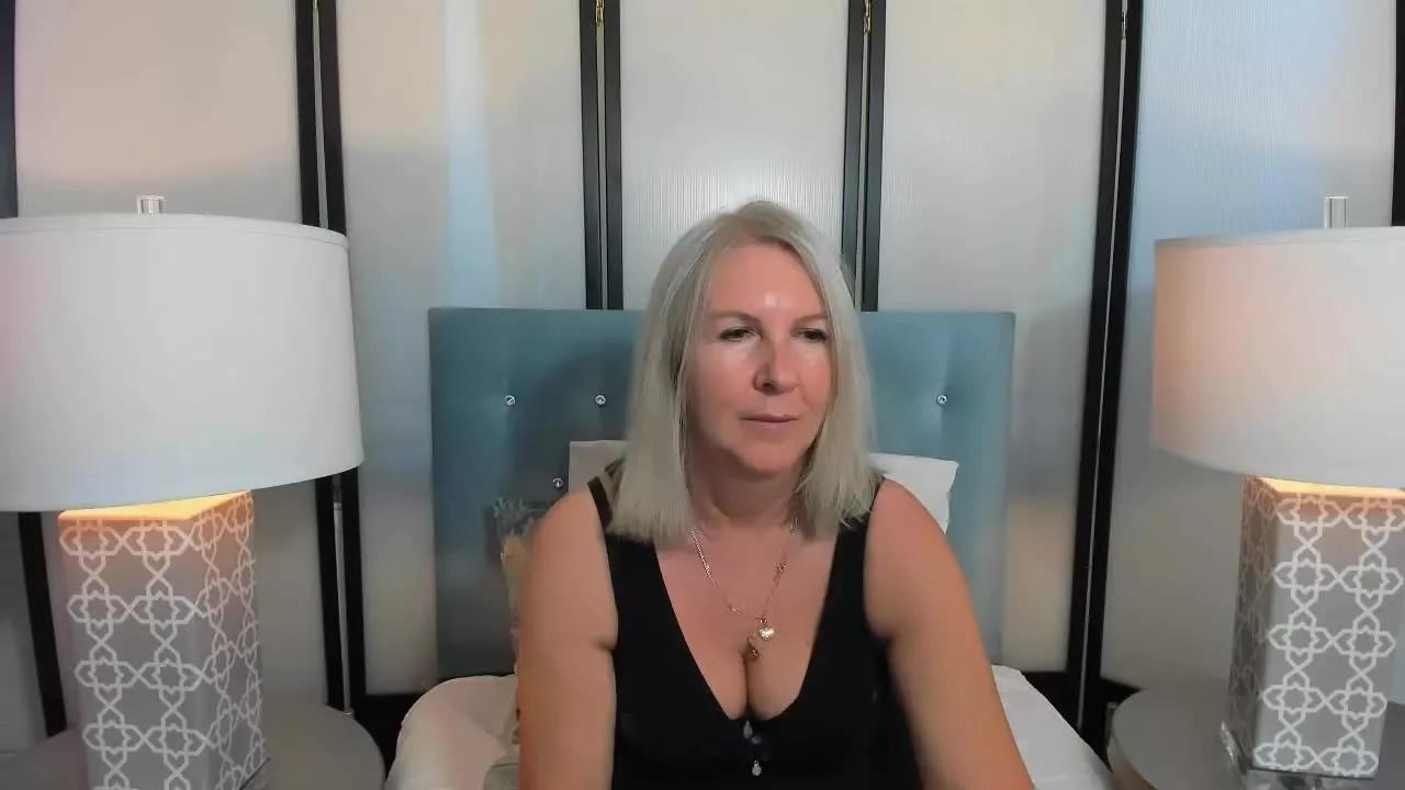 Offline EricaWOMAN on Streamray