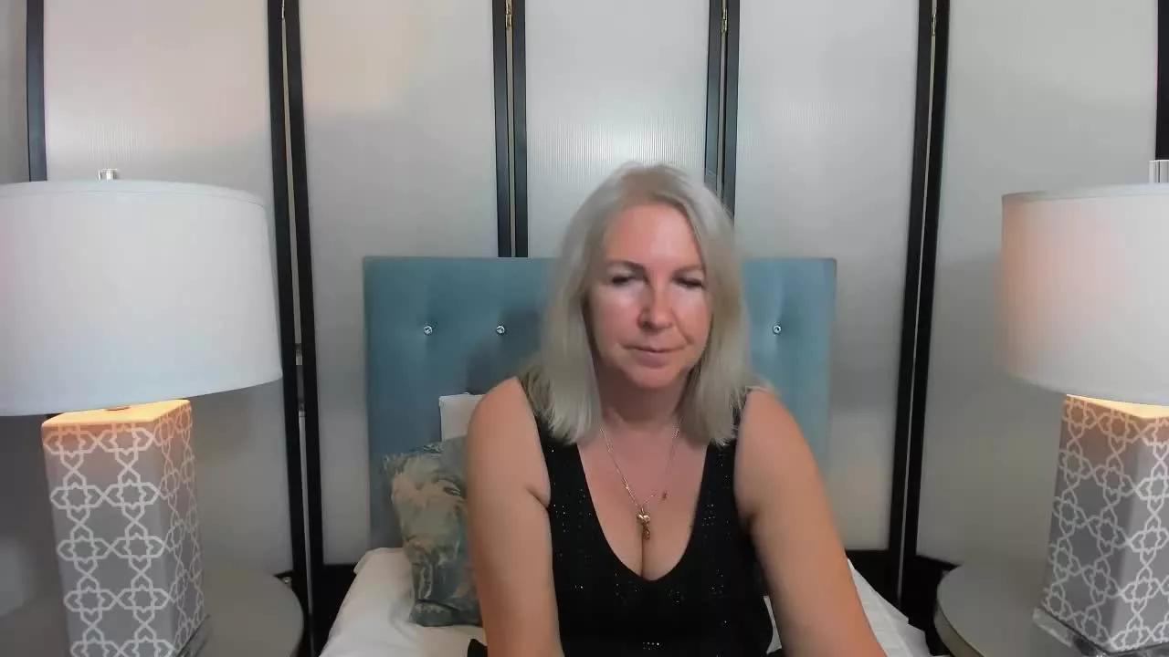 Offline EricaWOMAN on Streamray