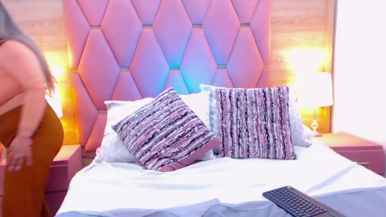 Offline IsabellaCandamil on Streamray