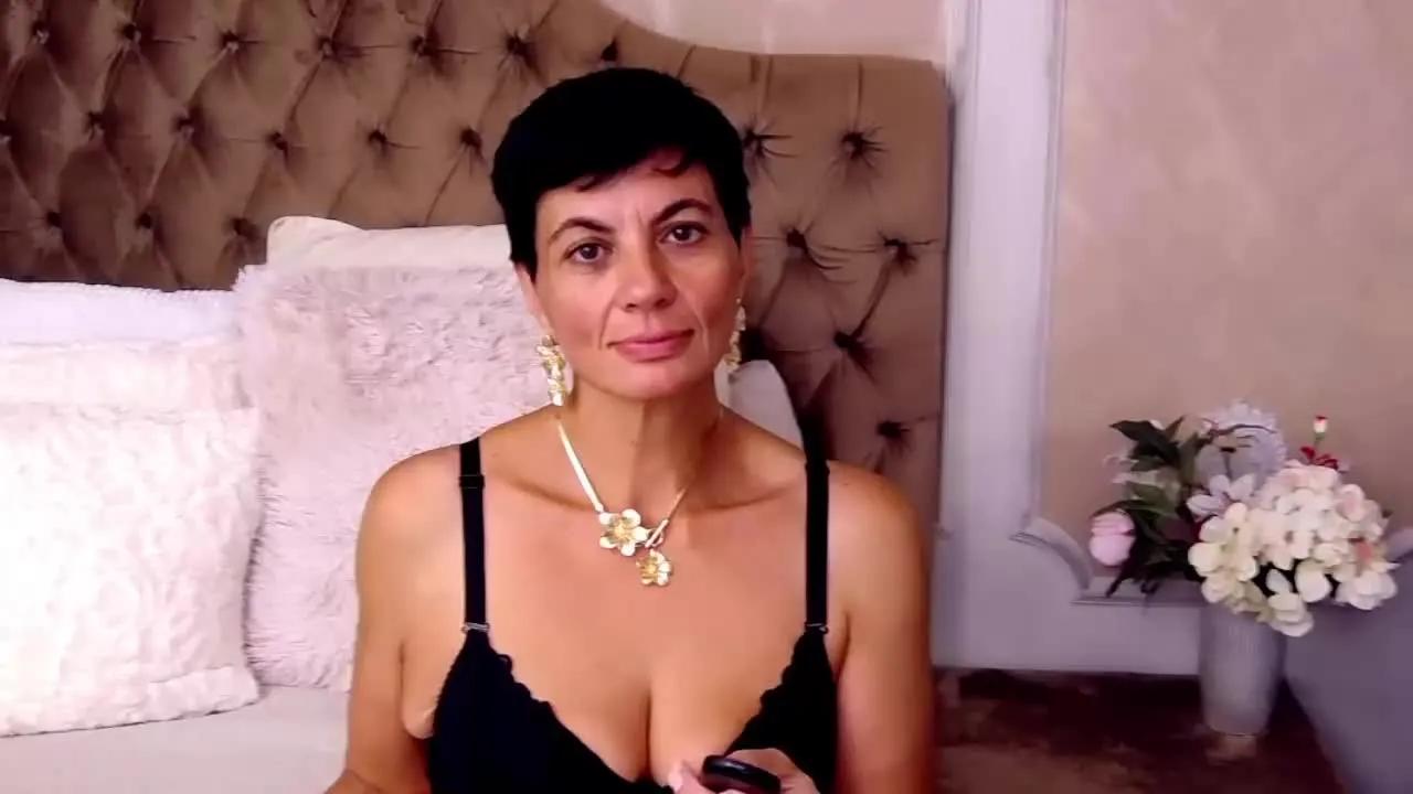 Offline JuliaWinslet on Streamray