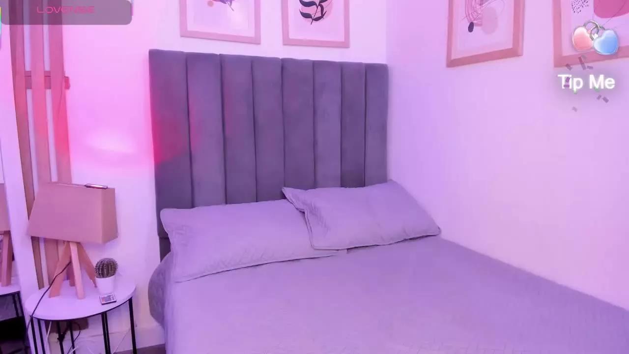 Offline JulietteBrown on Streamray