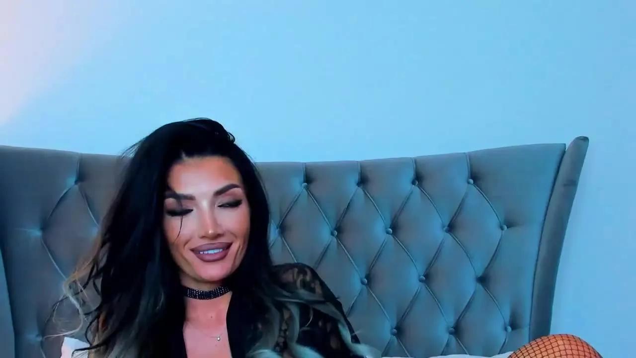 Offline KarinaSmithh on Streamray