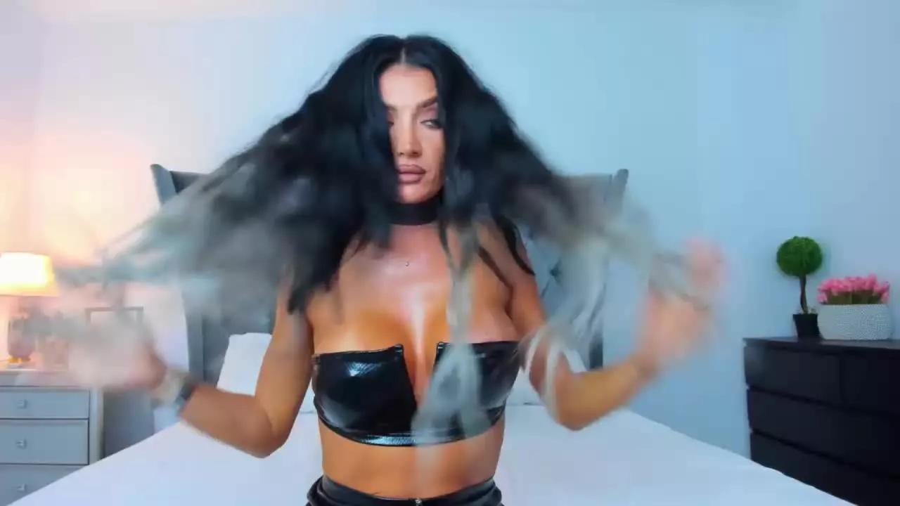 Offline KarinaSmithh on Streamray