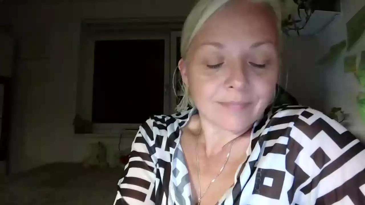 Offline LINSY_KIM on Streamray