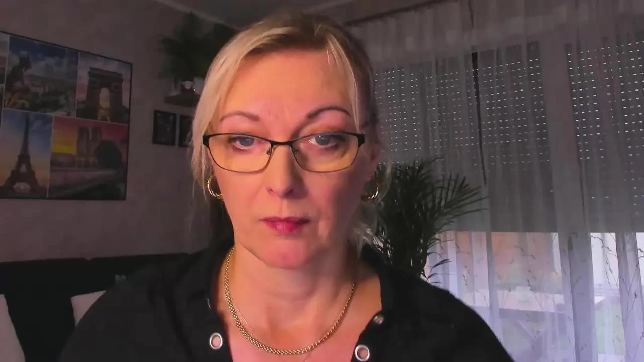 LUXvanessa — Freechat on Streamray