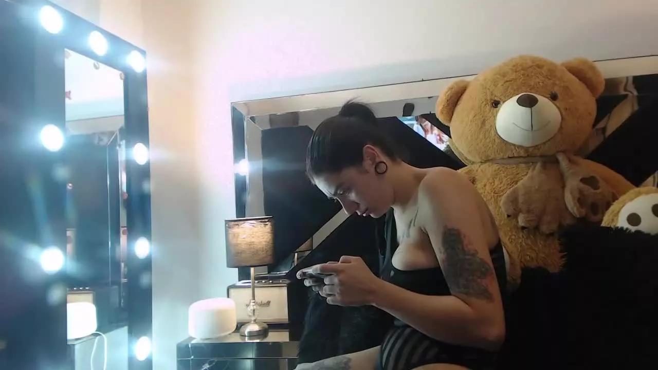 Offline Maria_Moon on Streamray