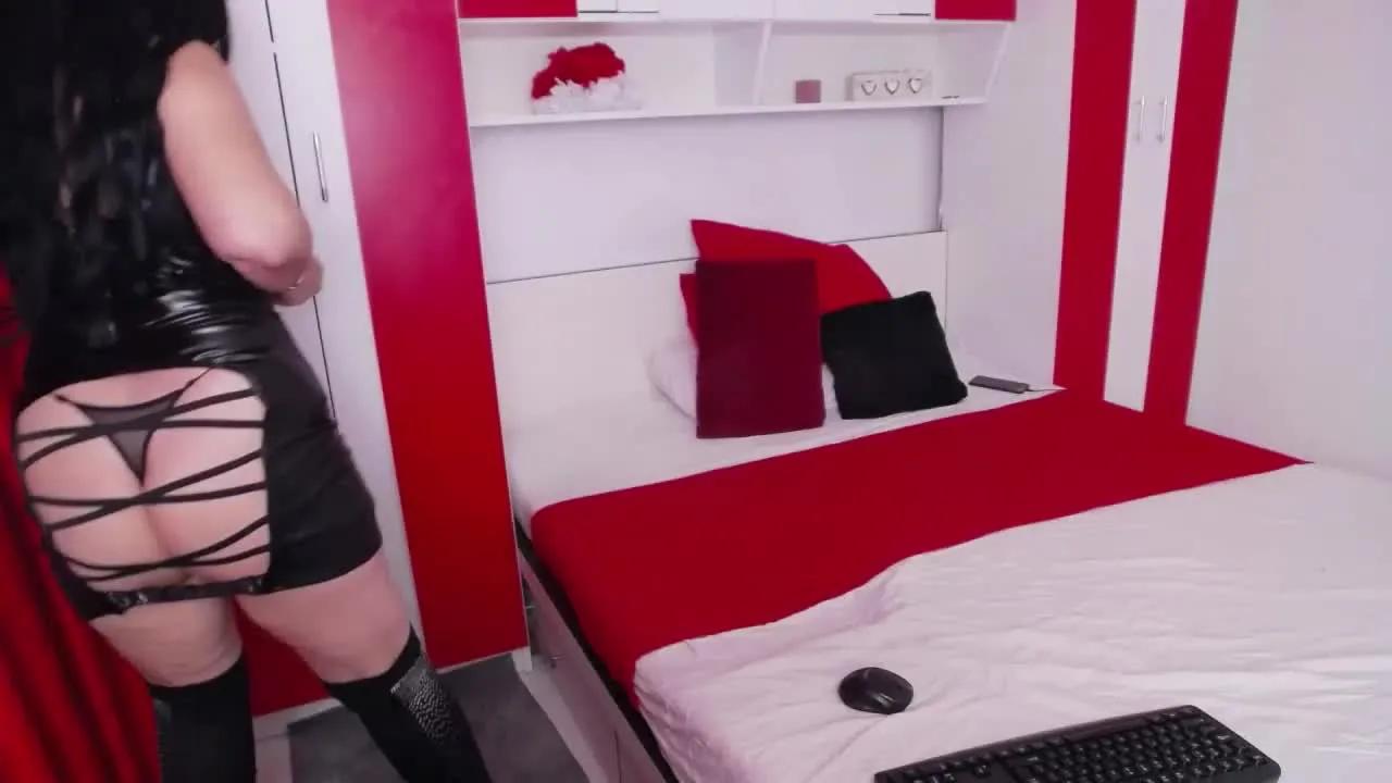 Offline MelynaBrownn on Streamray