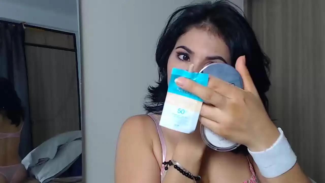 Offline Mia_Carter on Streamray