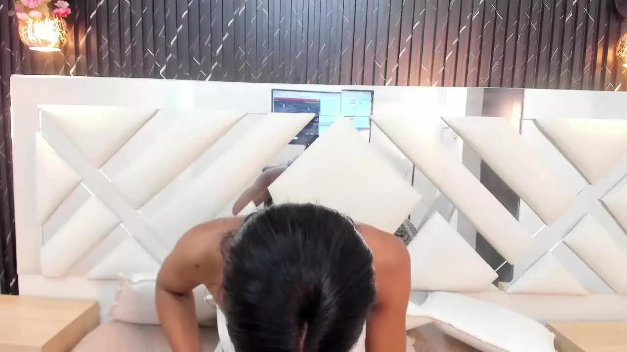 Offline Naomi_Steward on Streamray