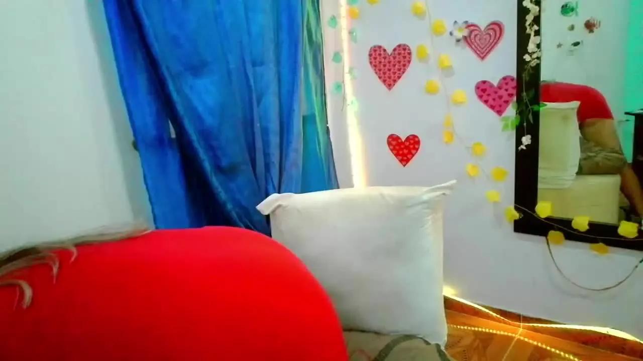 Offline NathalyEva on Streamray