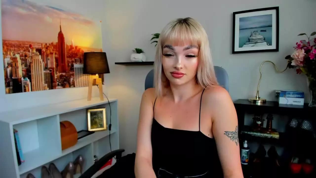 Offline PollyDesire on Streamray