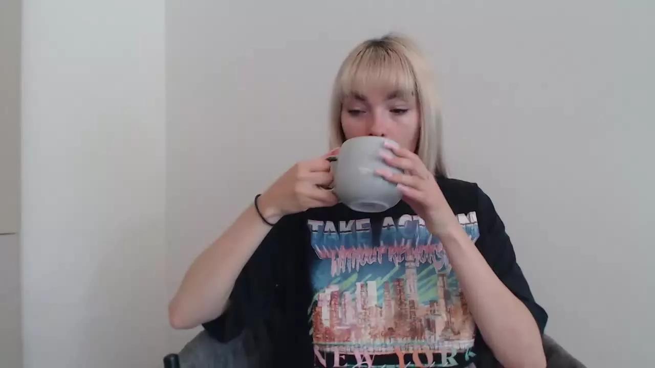 Offline PollyDesire on Streamray