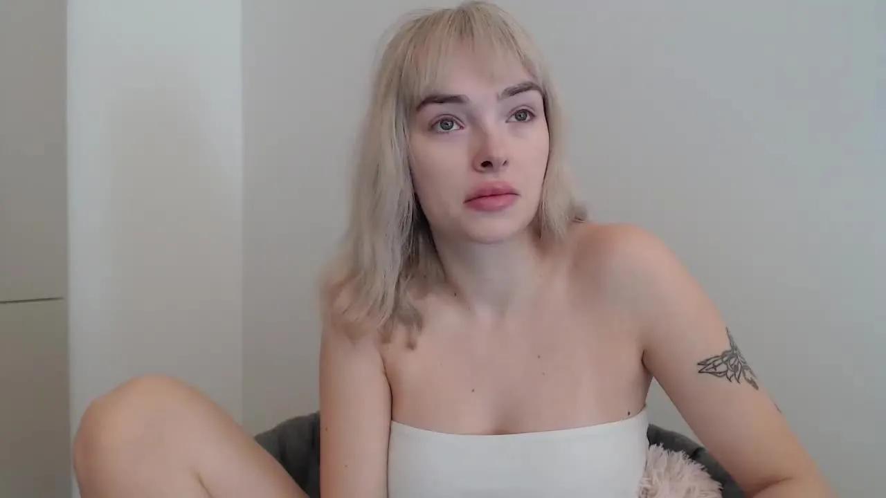 Offline PollyDesire on Streamray