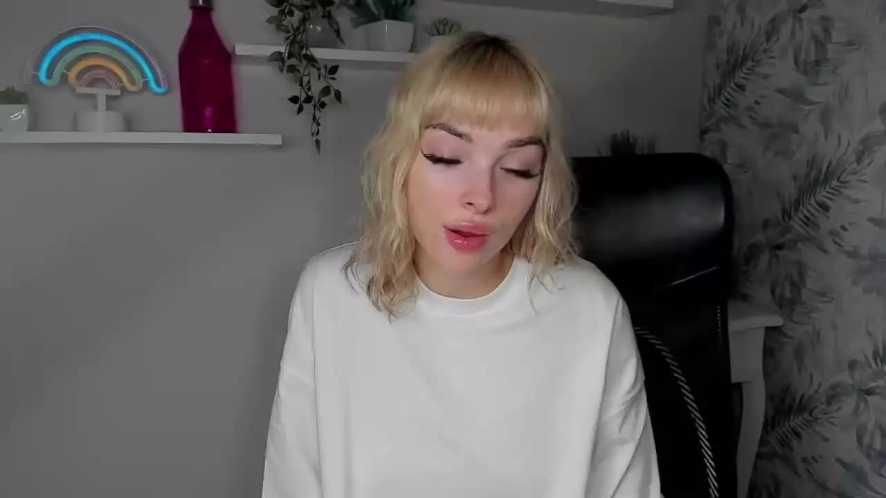 Offline PollyDesire on Streamray