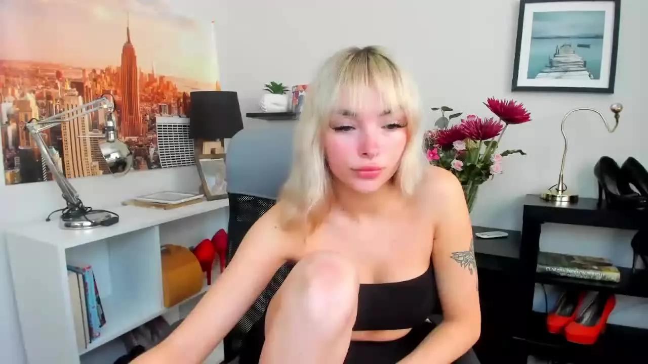 Offline PollyDesire on Streamray