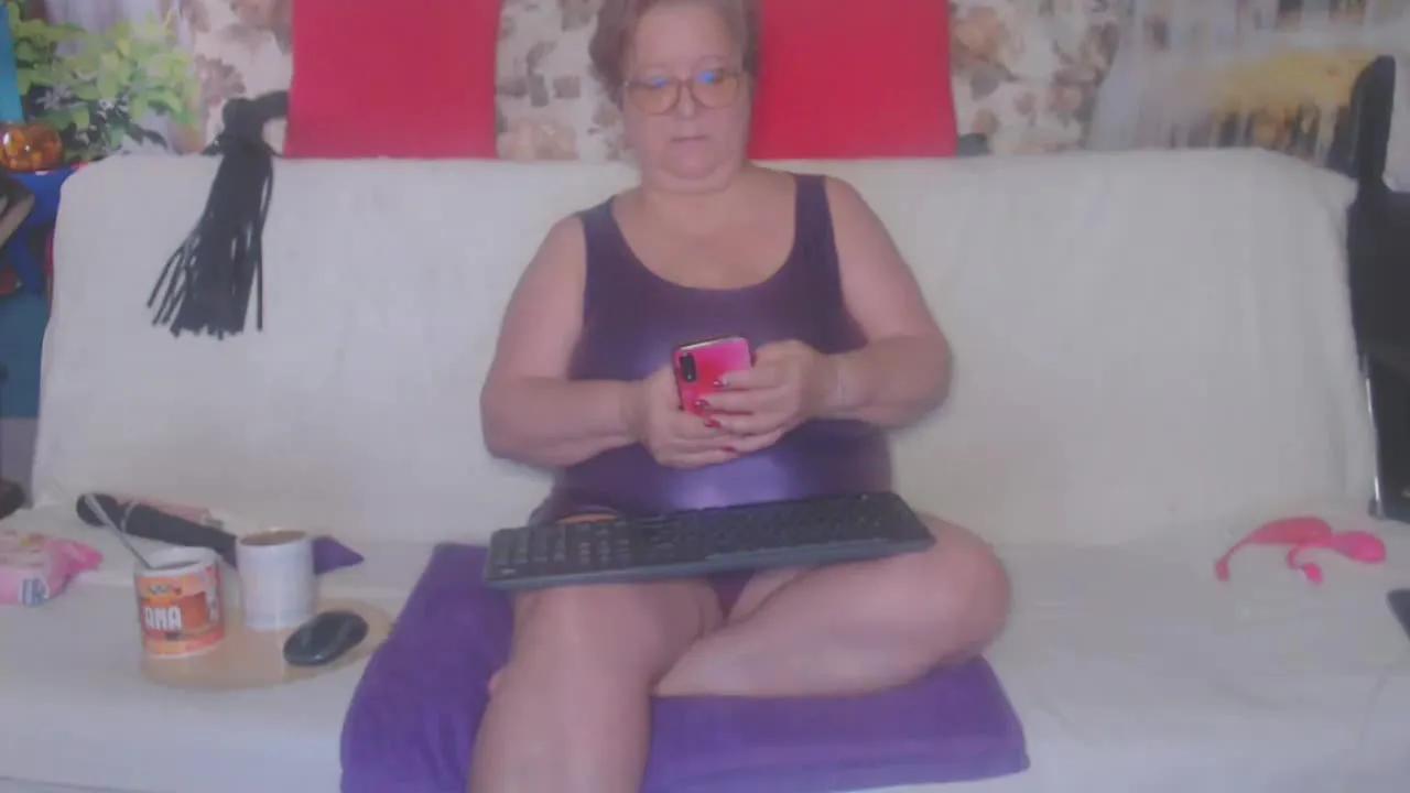 Offline QueenPammy on Streamray