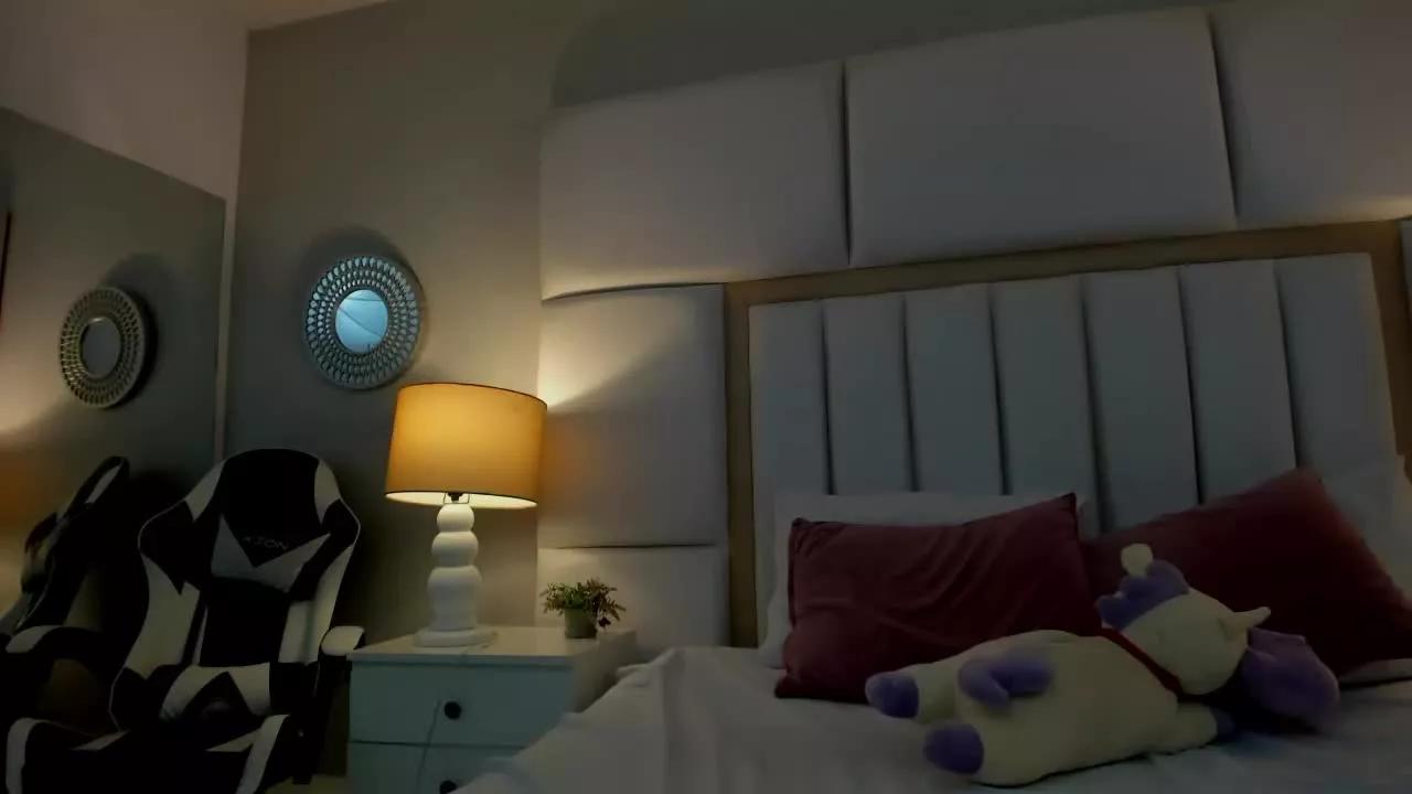 Offline ScarlethCruz on Streamray