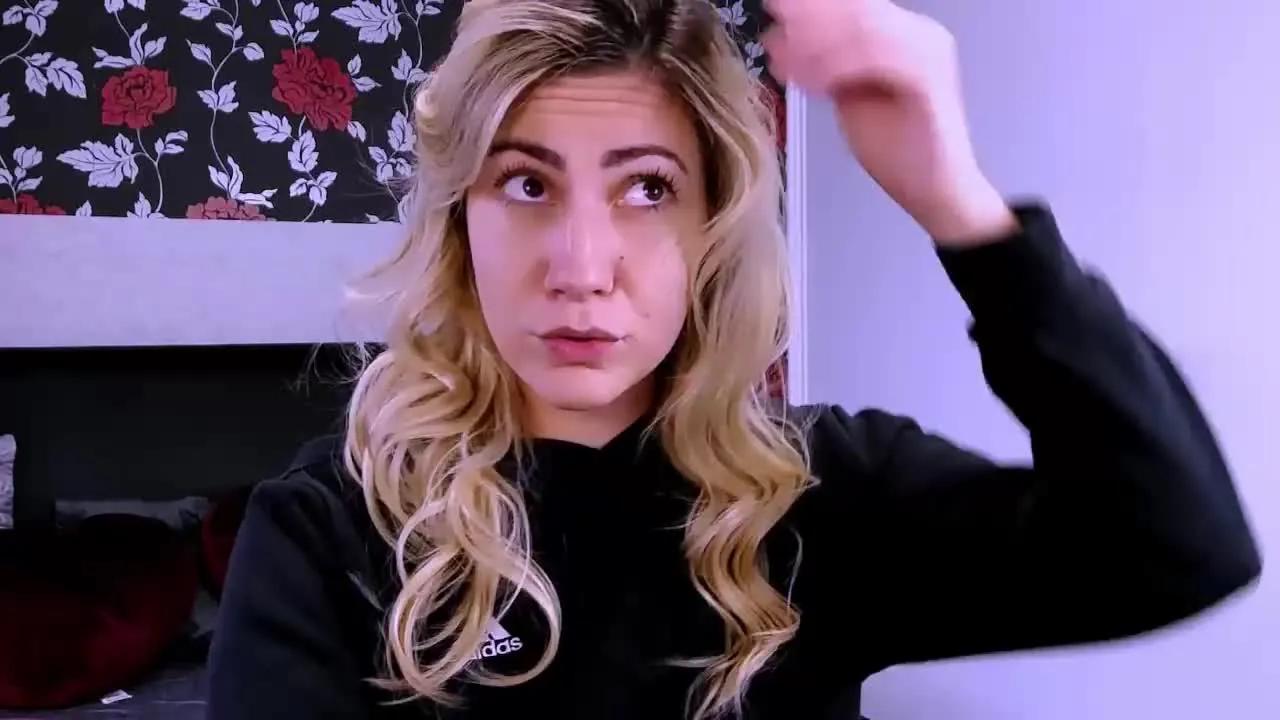 Offline SelenaBlais on Streamray