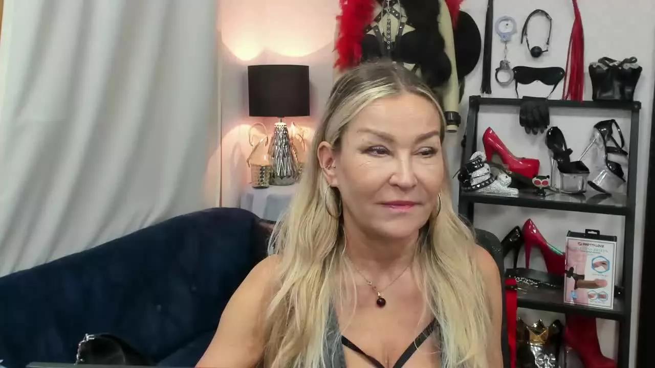 Offline smileCRYSTAL on Streamray