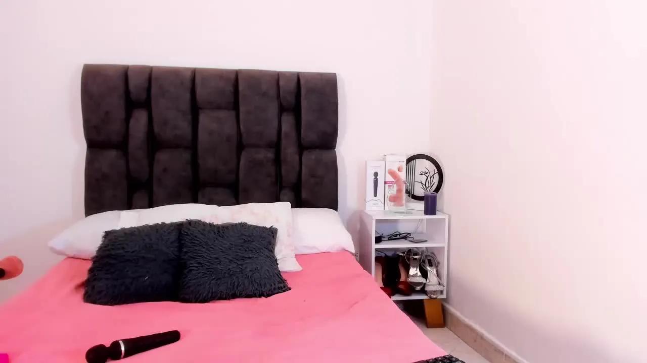 Offline Stefany_Hernande on Streamray