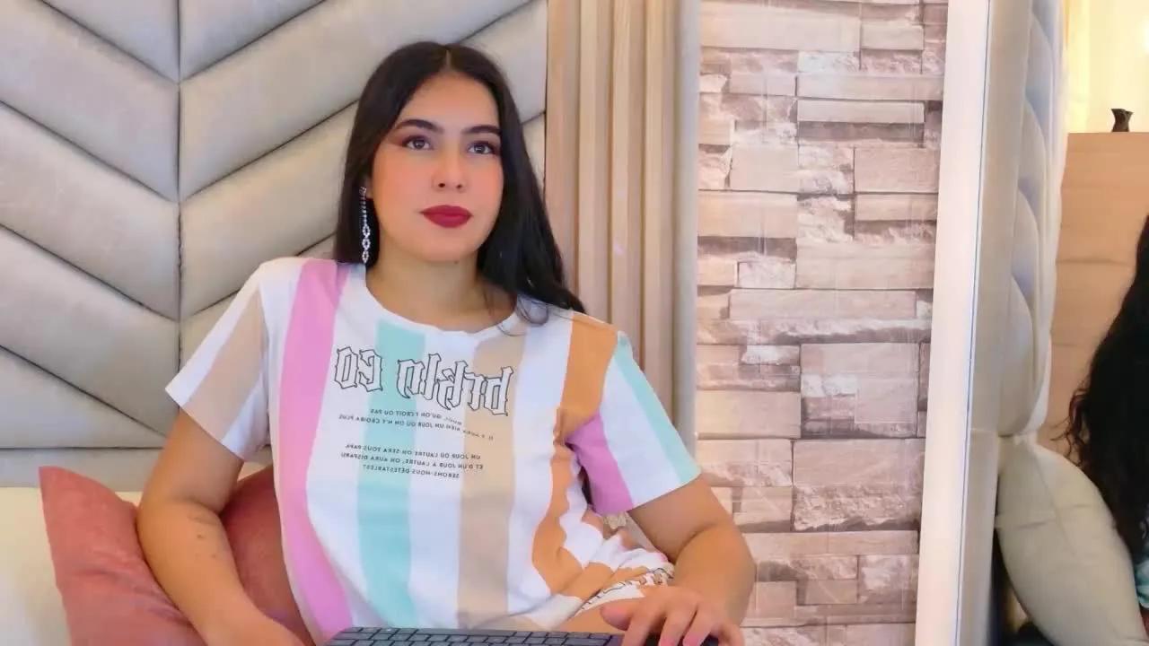 Offline ThaliaGlow on Streamray