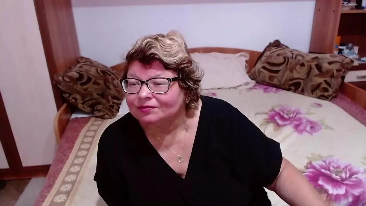 Offline UrSweetKarina on Streamray