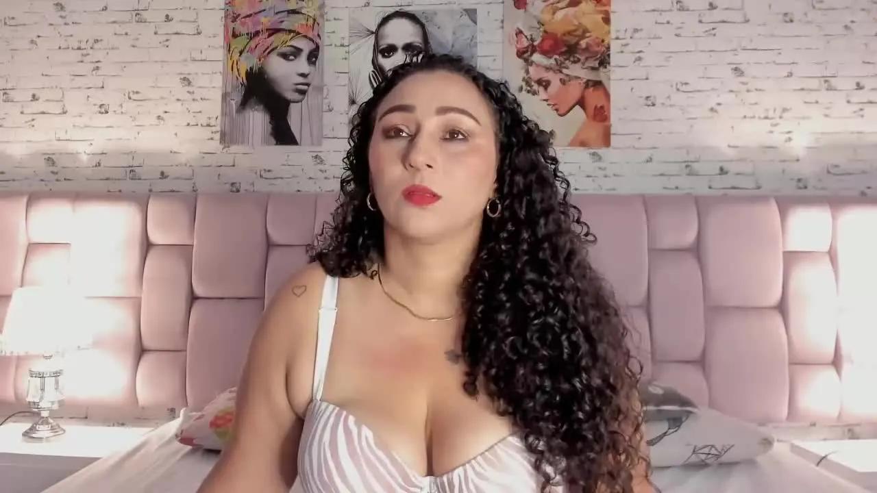 Offline VaniaRose on Streamray