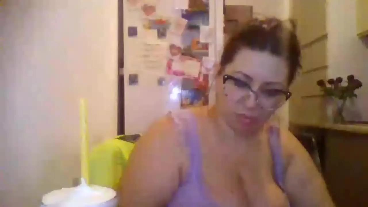 Offline VelvetPurple on Streamray