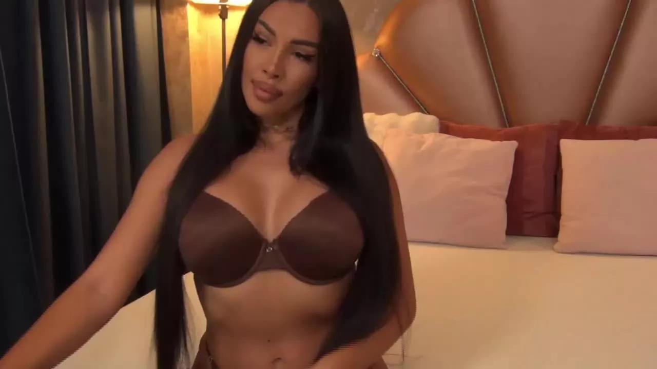 Offline YvieSweet on Streamray