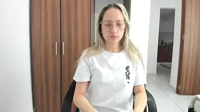 Freechat Adele_johnsonn1 on StripChat