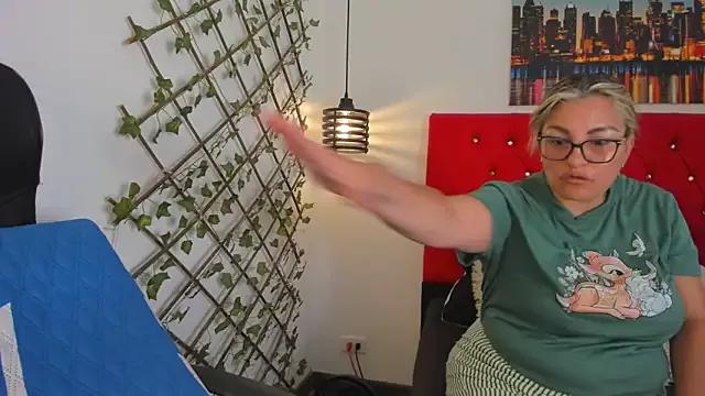 Freechat carolinacrus01 on StripChat