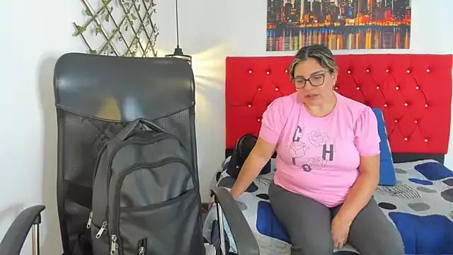 Freechat carolinacrus01 on StripChat