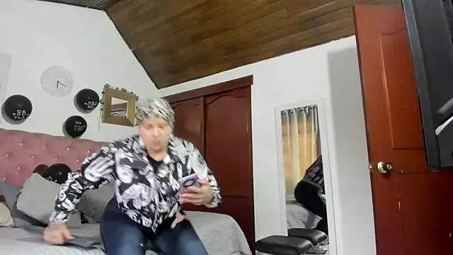 Freechat CelessteRedds on StripChat